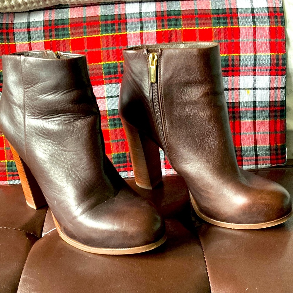 Leather Vince Camuto booties